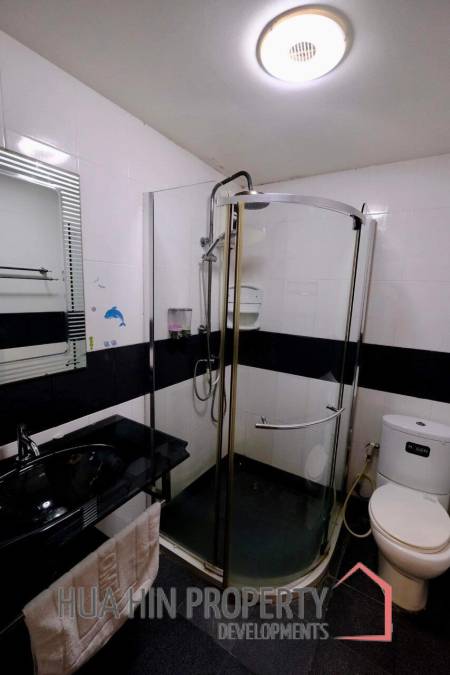 Prime Location: Restaurant Business with 12 Guest Rooms in Cha Am