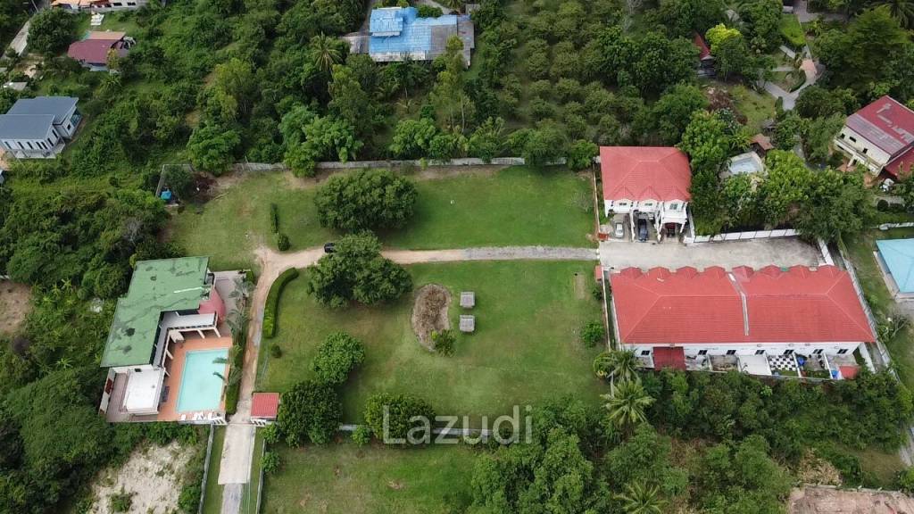 Cha Am Resort with 6 Apartment and 10 Townhouse on 7 Rai of Land