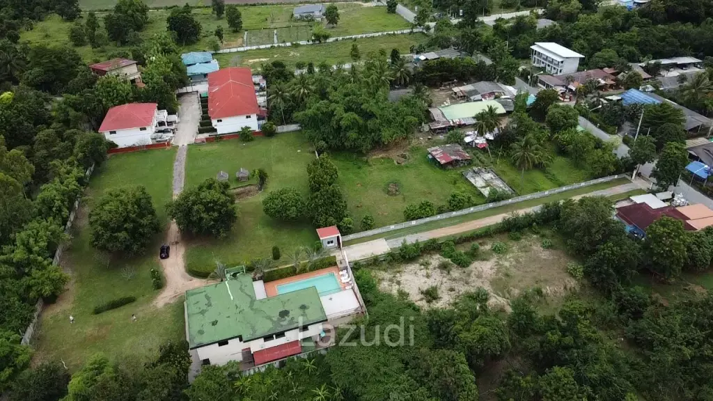 Cha Am Resort with 6 Apartment and 10 Townhouse on 7 Rai of Land