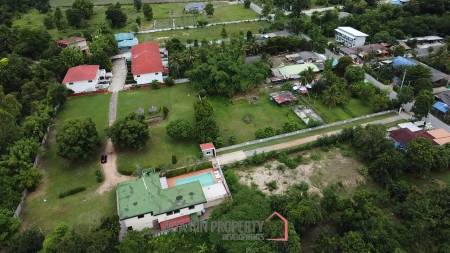 Cha Am Resort with 6 Apartment and 10 Townhouse on 7 Rai of Land