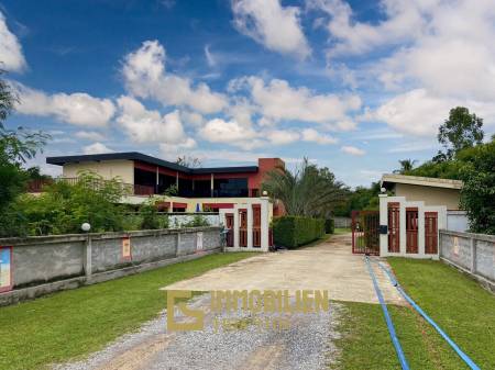 Cha Am Resort with 6 Apartment and 10 Townhouse on 7 Rai of Land