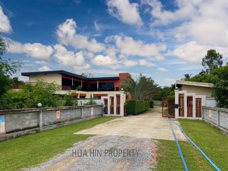 Cha Am Resort with 6 Apartment and 10 Townhouse on 7 Rai of Land