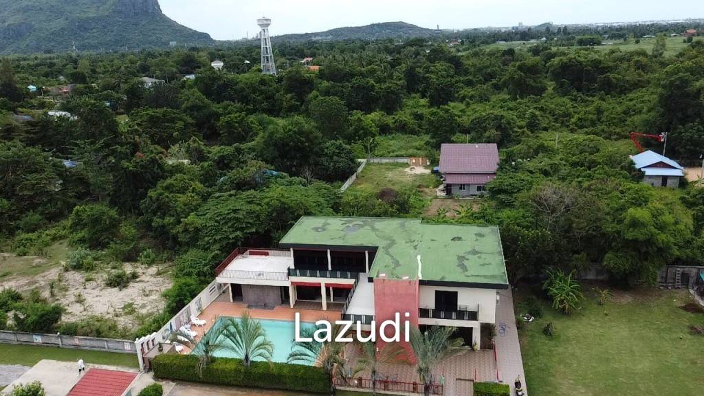 Cha Am Resort with 6 Apartment and 10 Townhouse on 7 Rai of Land