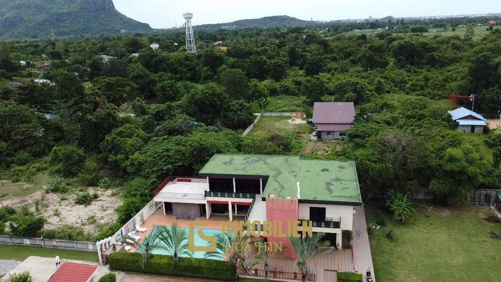 Cha Am Resort with 6 Apartment and 10 Townhouse on 7 Rai of Land