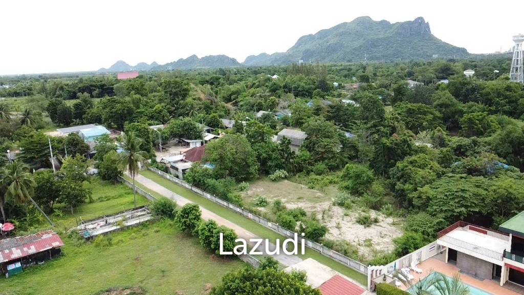 Cha Am Resort with 6 Apartment and 10 Townhouse on 7 Rai of Land