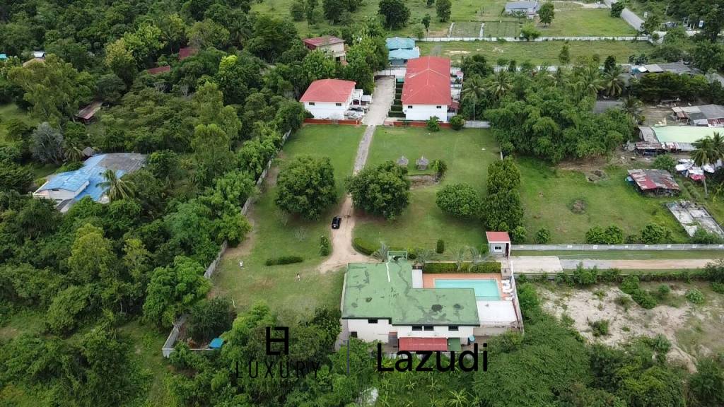 Cha Am Resort with 6 Apartment and 10 Townhouse on 7 Rai of Land