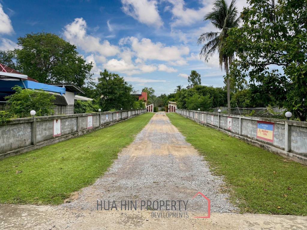Cha Am Resort with 6 Apartment and 10 Townhouse on 7 Rai of Land