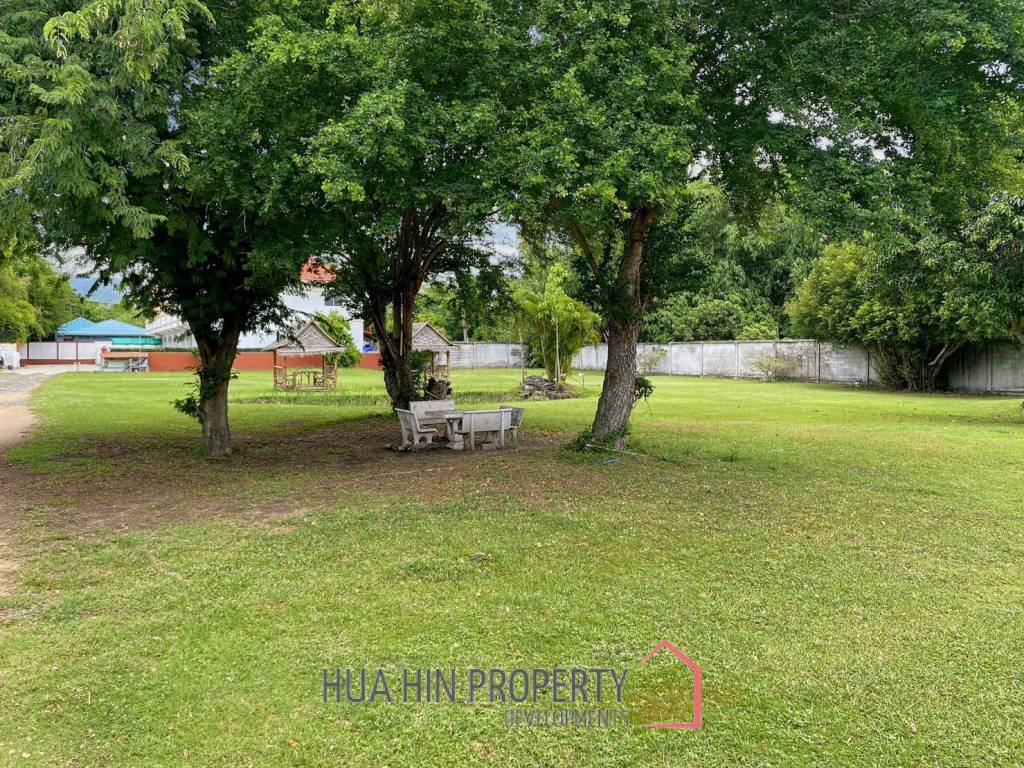 Cha Am Resort with 6 Apartment and 10 Townhouse on 7 Rai of Land