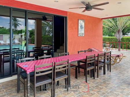 Cha Am Resort with 6 Apartment and 10 Townhouse on 7 Rai of Land