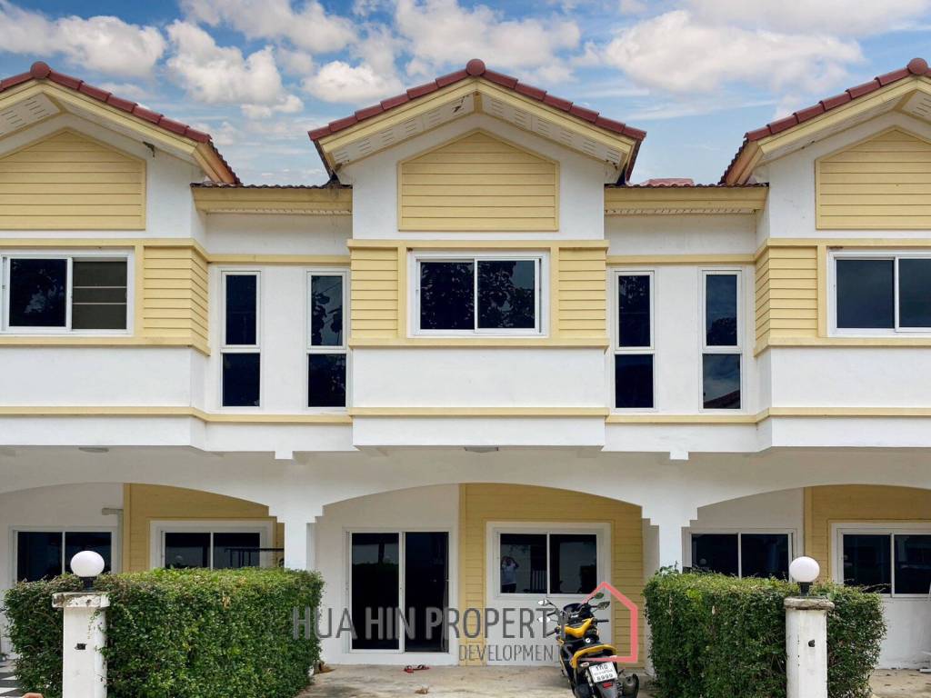 Cha Am Resort with 6 Apartment and 10 Townhouse on 7 Rai of Land