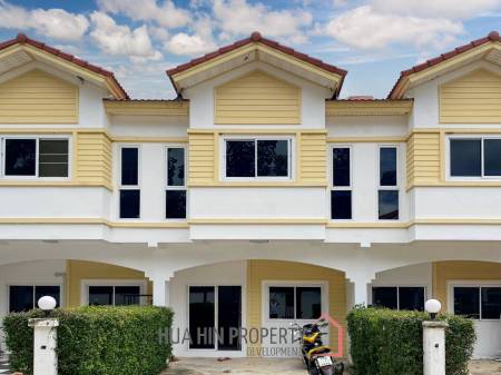Cha Am Resort with 6 Apartment and 10 Townhouse on 7 Rai of Land