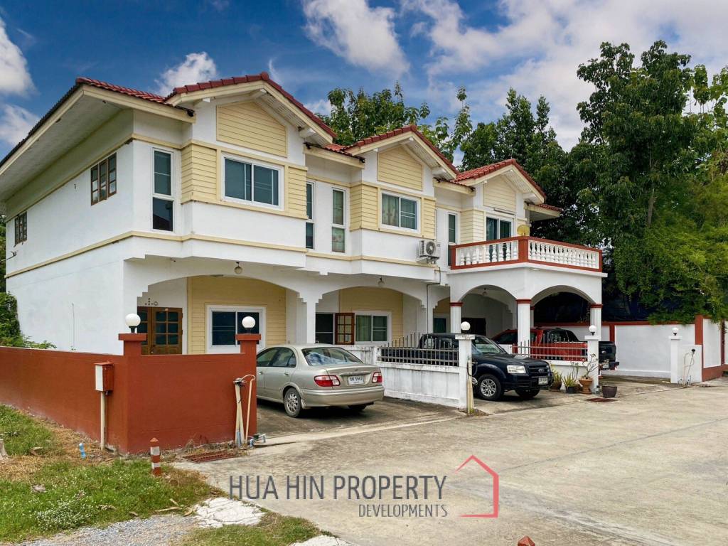 Cha Am Resort with 6 Apartment and 10 Townhouse on 7 Rai of Land
