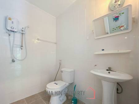Cha Am Resort with 6 Apartment and 10 Townhouse on 7 Rai of Land