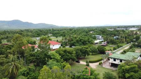 Cha Am Resort with 6 Apartment and 10 Townhouse on 7 Rai of Land