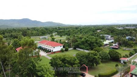 Cha Am Resort with 6 Apartment and 10 Townhouse on 7 Rai of Land