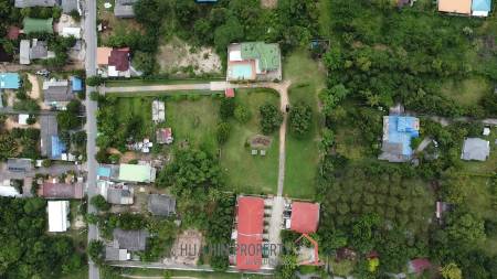 Cha Am Resort with 6 Apartment and 10 Townhouse on 7 Rai of Land