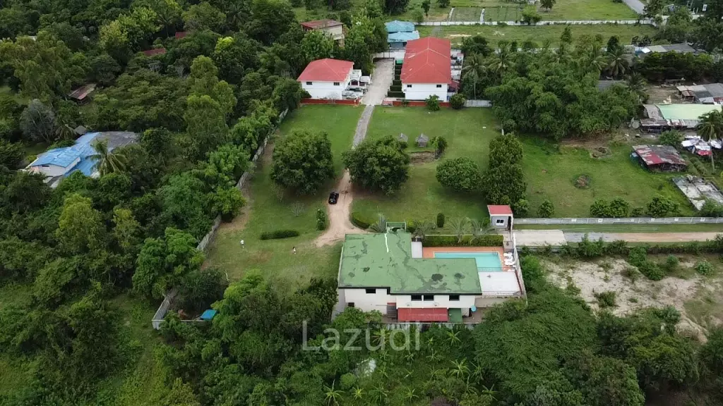 Cha Am Resort with 6 Apartment and 10 Townhouse on 7 Rai of Land