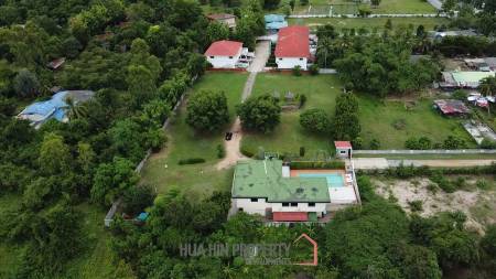 Cha Am Resort with 6 Apartment and 10 Townhouse on 7 Rai of Land