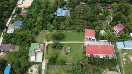 Cha Am Resort with 6 Apartment and 10 Townhouse on 7 Rai of Land
