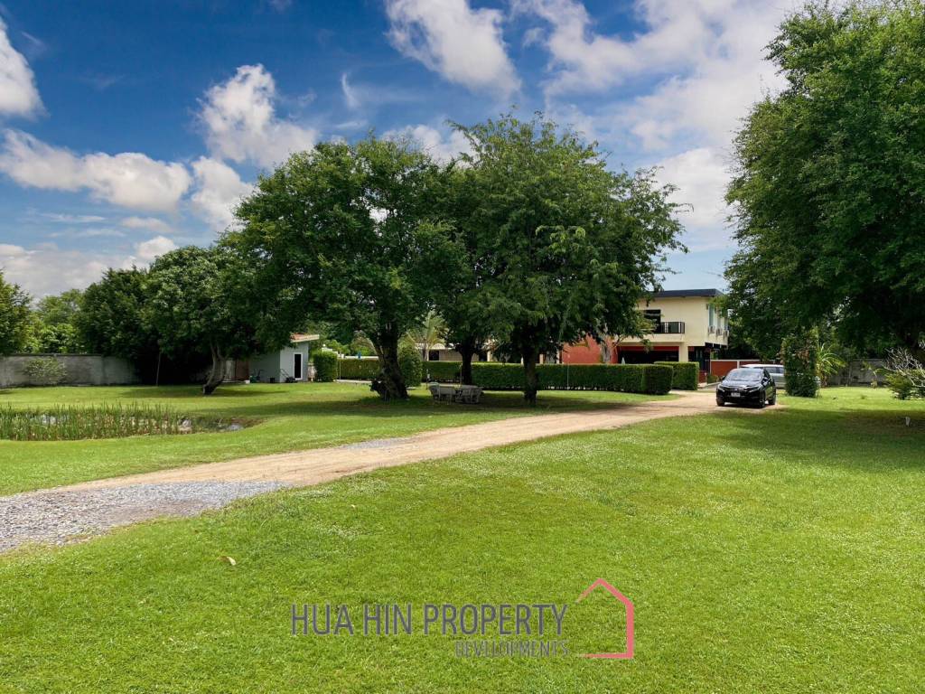 Cha Am Resort with 6 Apartment and 10 Townhouse on 7 Rai of Land