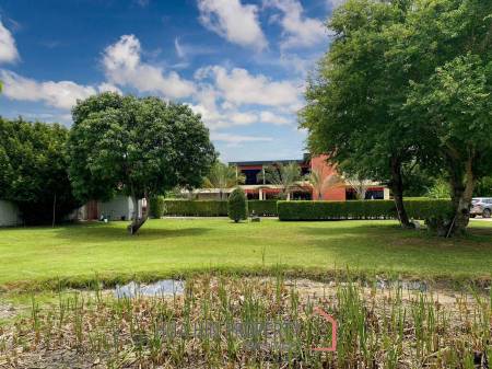 Cha Am Resort with 6 Apartment and 10 Townhouse on 7 Rai of Land