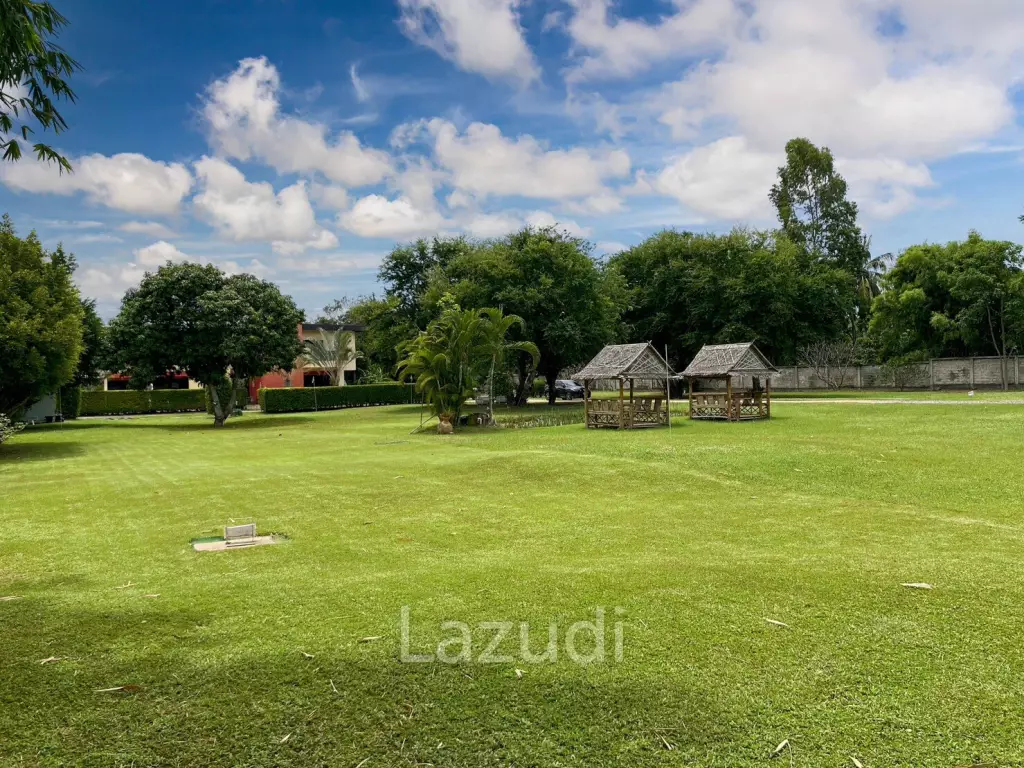 Cha Am Resort with 6 Apartment and 10 Townhouse on 7 Rai of Land