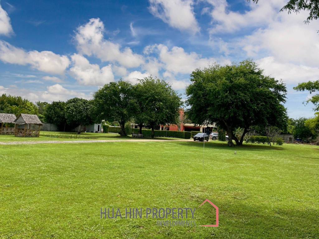 Cha Am Resort with 6 Apartment and 10 Townhouse on 7 Rai of Land