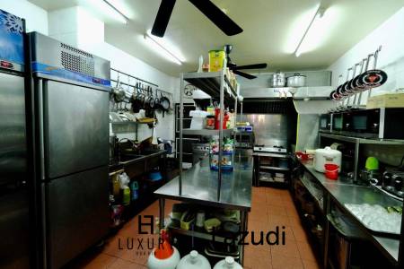 Prime Location: Restaurant Business with 12 Guest Rooms in Cha Am