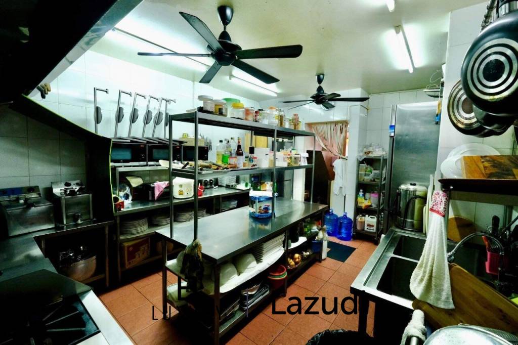 Prime Location: Restaurant Business with 12 Guest Rooms in Cha Am