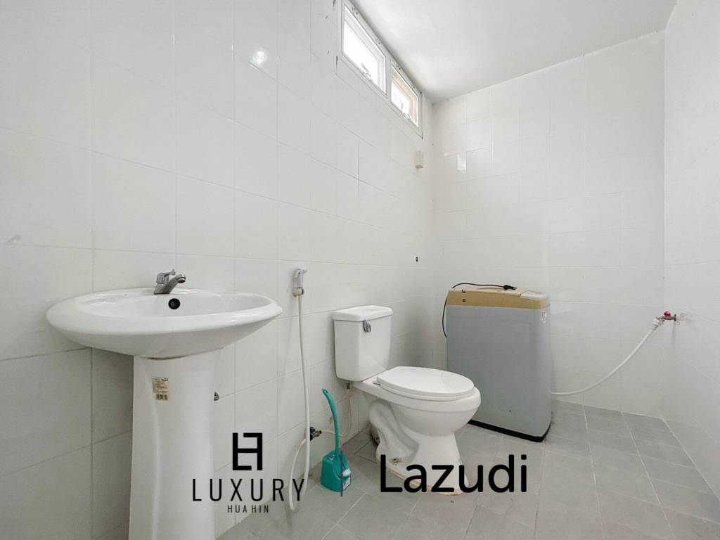 11,200 metro cuadrado 26 ` 26 Baño Oficina de Venta