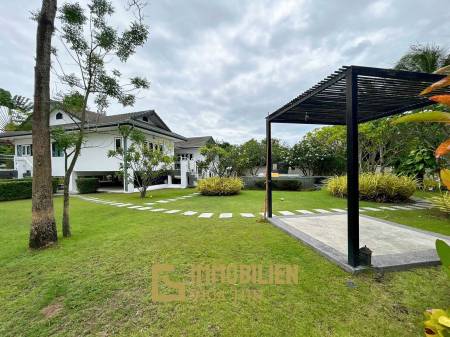 Luxury 4 Bedroom Pool Villa on Large Land Plot