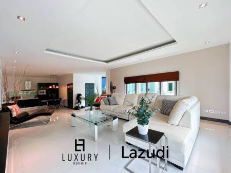 Luxuriöse 4 Schlafzimmer Pool Villa auf einem großen Grundstück