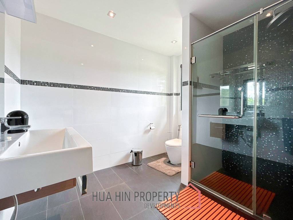 Luxury 4 Bedroom Pool Villa on Large Land Plot