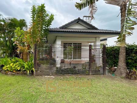 Luxury 4 Bedroom Pool Villa on Large Land Plot