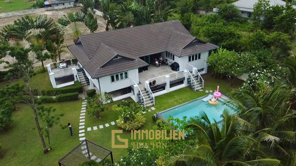 Luxury 4 Bedroom Pool Villa on Large Land Plot