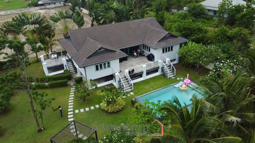 Luxury 4 Bedroom Pool Villa on Large Land Plot