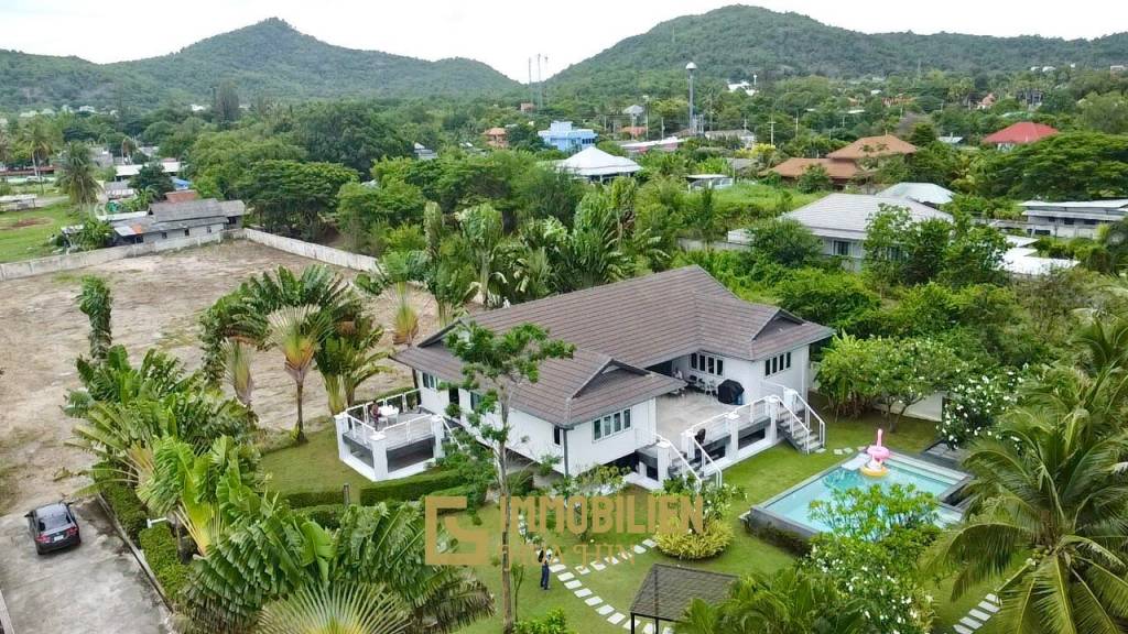 Luxury 4 Bedroom Pool Villa on Large Land Plot