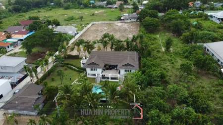 Luxury 4 Bedroom Pool Villa on Large Land Plot