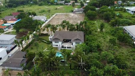 Luxury 4 Bedroom Pool Villa on Large Land Plot