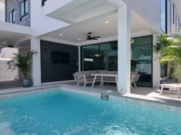 New 4 Bed 4 Bath 300 SQ.M. Pool Villa in Jomtien