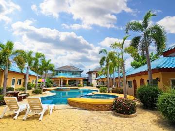 Prime 15-Bed Resort for Sale in East Pattaya: A Beach Paradise Near Mabprachan Lake