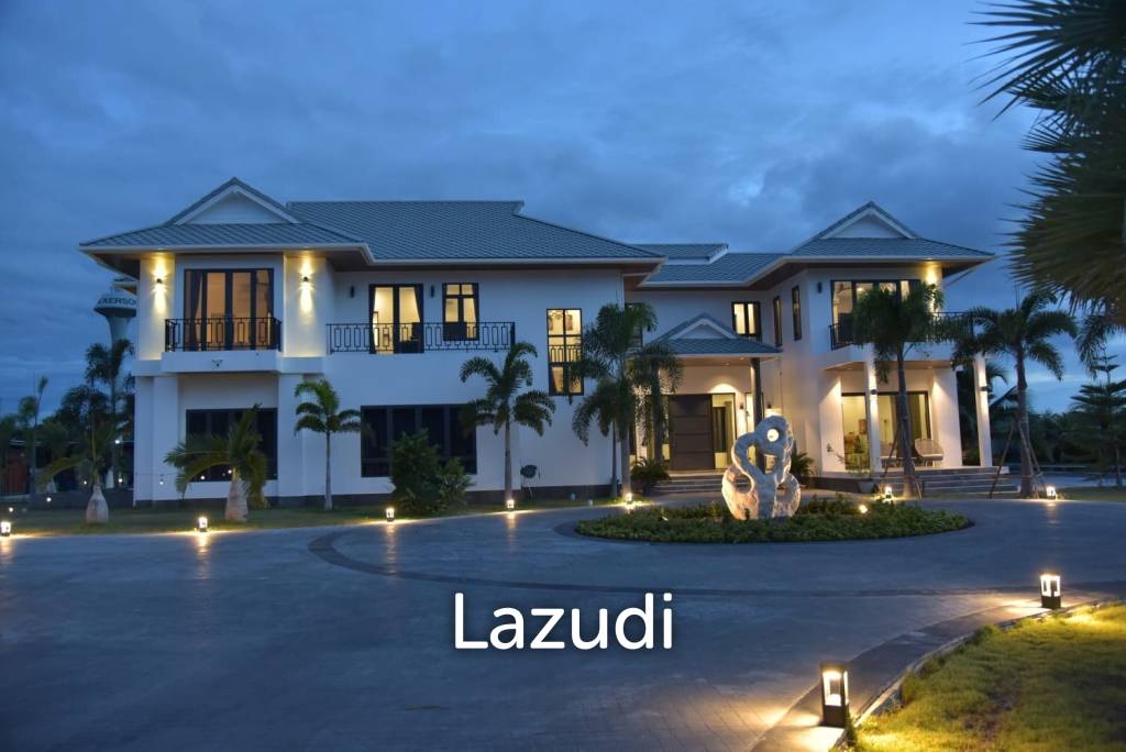 Luxurious Modern 8 Bedroom Pool Villa on Large Land Plot