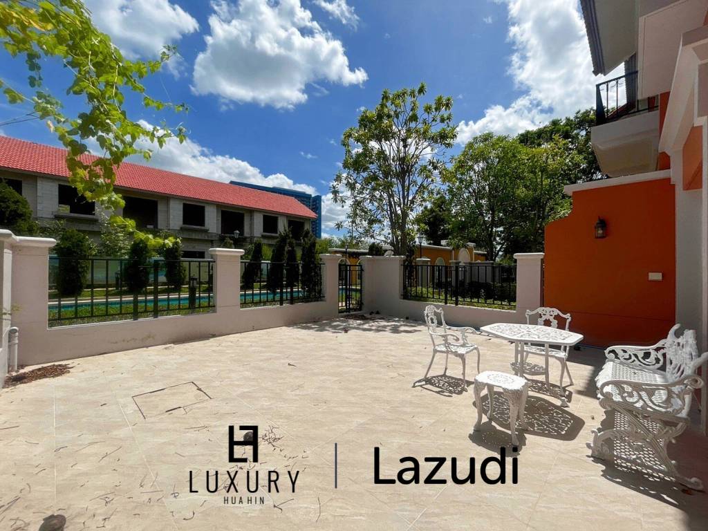 Boulevard Tuscany: Stadtreihenhaus mit 2 Schlafzimmern in Cha Am