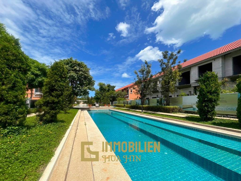 Boulevard Tuscany : 2 Bedroom Townhouse In Cha Am