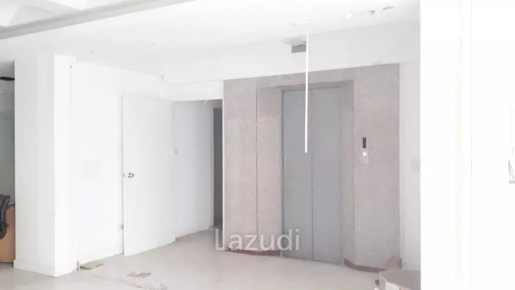 Prime 857 sqm Space in Sukhumvit 11, Bangkok