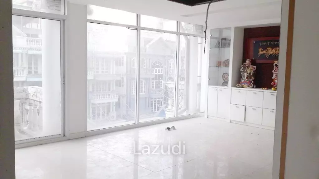 Prime 857 sqm Space in Sukhumvit 11, Bangkok