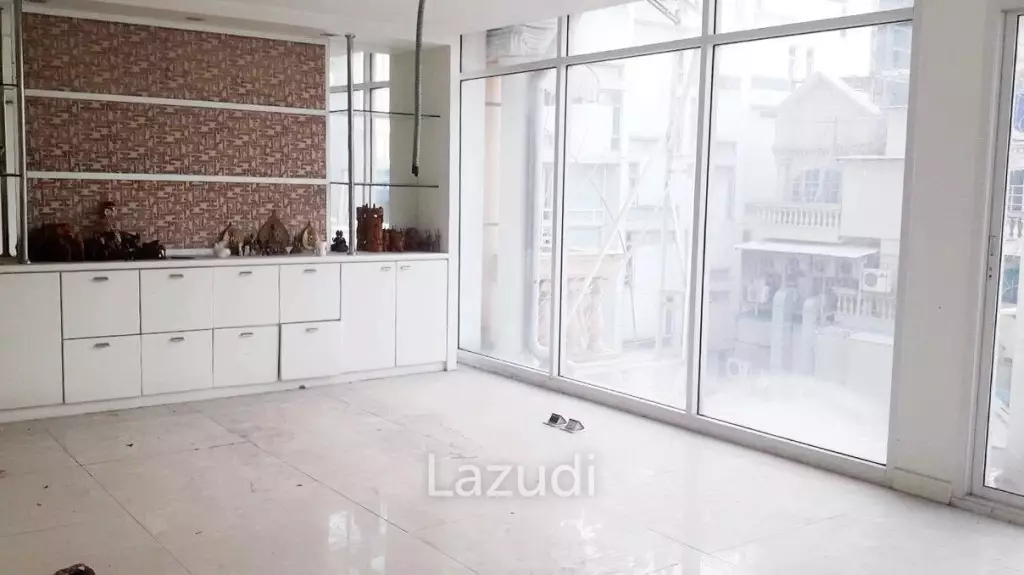 Prime 857 sqm Space in Sukhumvit 11, Bangkok