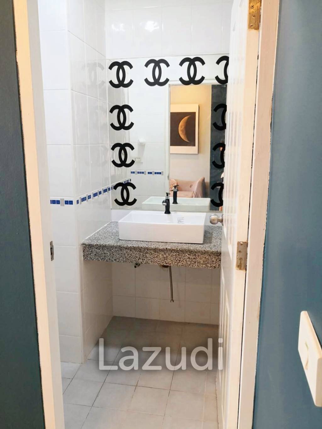 2 Bedroom 2 Bathroom 60 SQ.M Johnny Tower