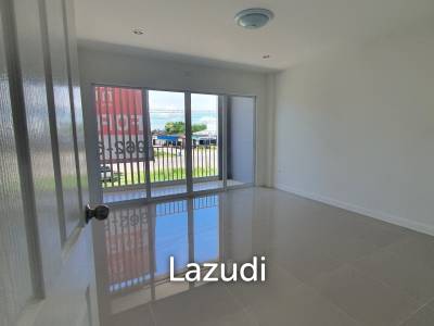 Commercial Building For Sale 114 SQ.M La Vallee Town 2
