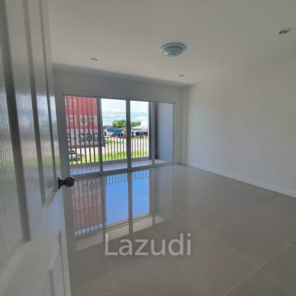 Commercial Building For Sale 114 SQ.M La Vallee Town 2